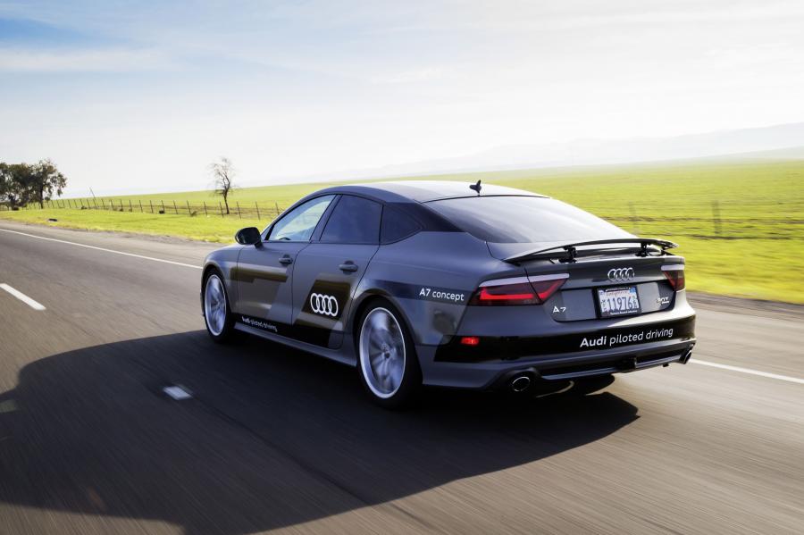  Audi A7 Sportback Piloted Driving Concept 2015 года  (фото 4 из 15)